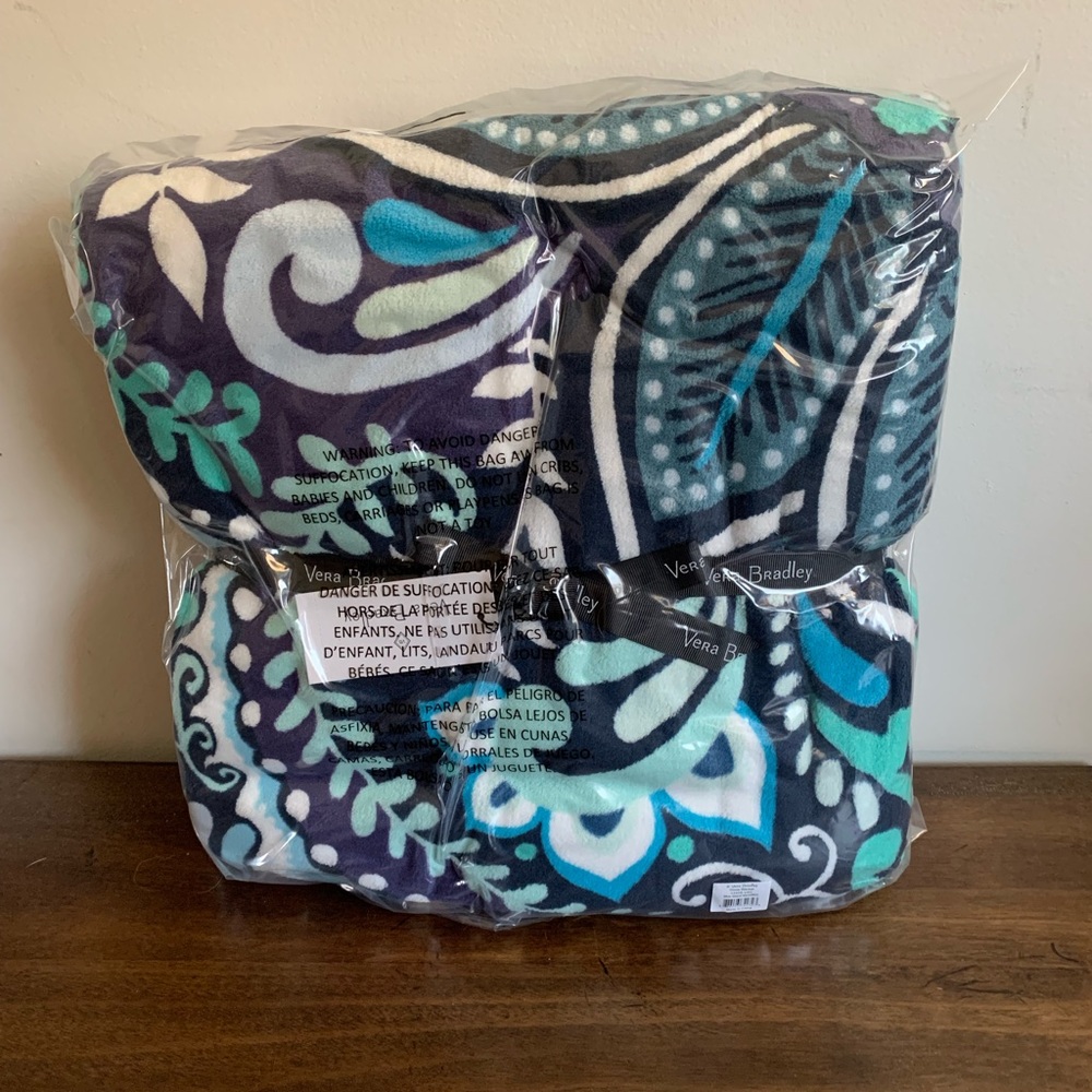 🎉HP🎉 New Vera Bradley Blue Island Medallion Throw Blanket